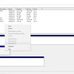 Diskhantering visar en USB-enhet (VALVEUSB F:) med alternativet "Ta bort skrivskydd" dolt.