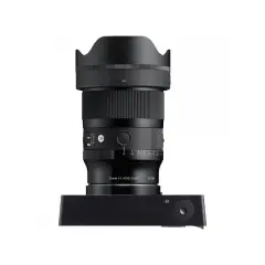 Svart objektiv, Sigma 35mm 1:1.4 DG DN Art, monterat på en svart kamerakropp. Perfekt för att fånga detaljer med sina l mount lenses.