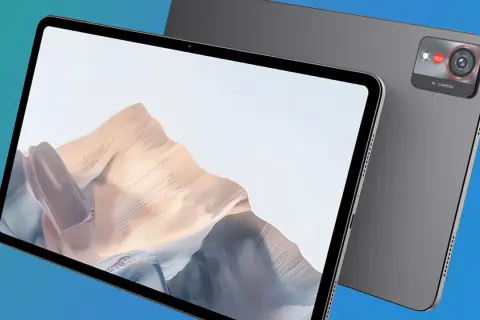 En grå surfplatta med en bild av ett berglandskap på skärmen. Den har en AI-kamera på baksidan, liknande en **ipad android**.
