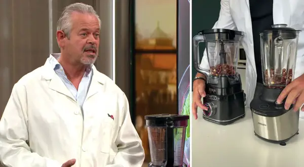 Man i labbrock utför en blender test med nötter i två olika mixers.