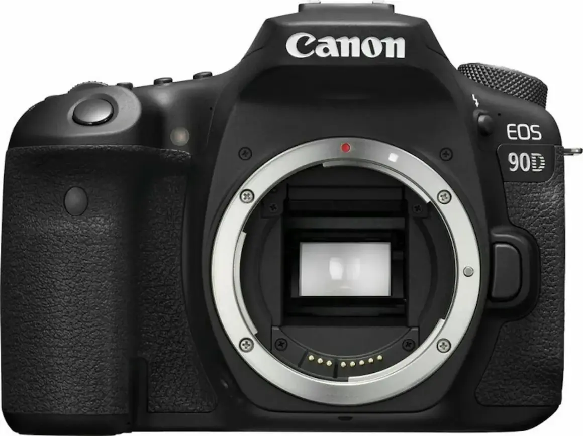 En närbild av en Canon EOS 90D kamera, redo för ett test.