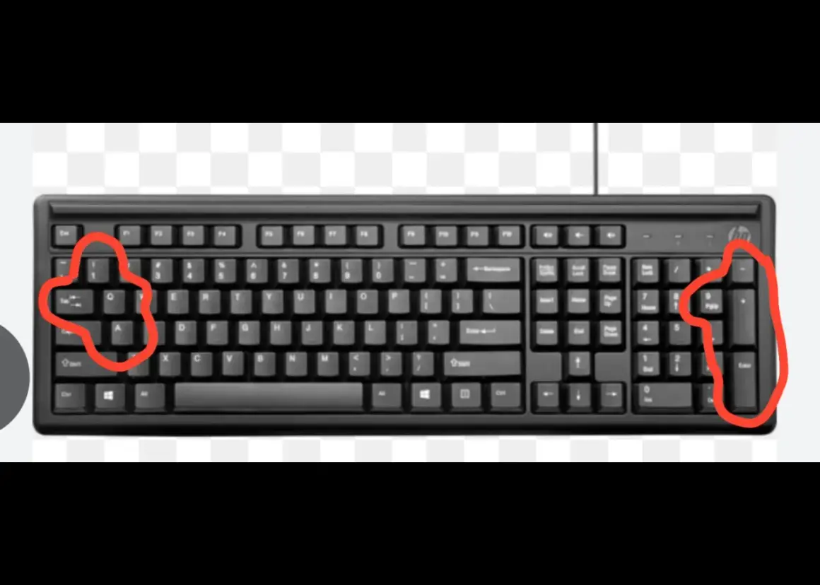 Svart tangentbord, liknande ett Xbox tangentbord, med röda markeringar runt WASD-tangenterna och numeriska tangentbordet.