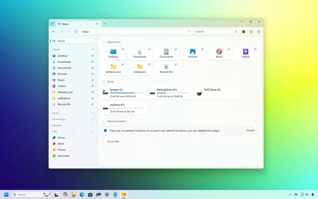 Utforskaren i Windows 11 visar hemmafönstret med snabbåtkomst till mappar som Dokument och Bilder, samt enheter som C: och D:.