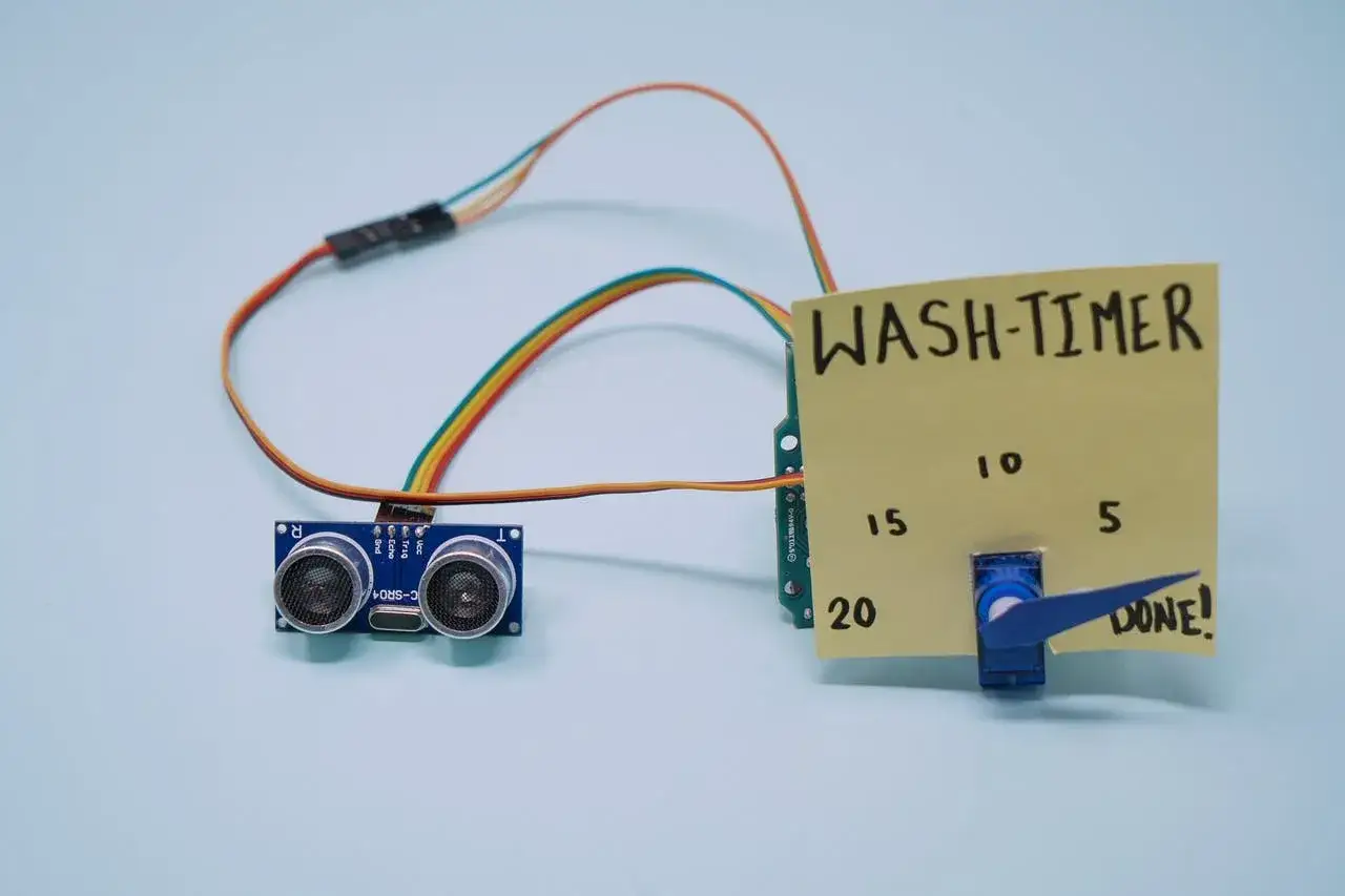 Ett Raspberry Pi-projekt med en ultraljudssensor och en hemmagjord timer som visar 