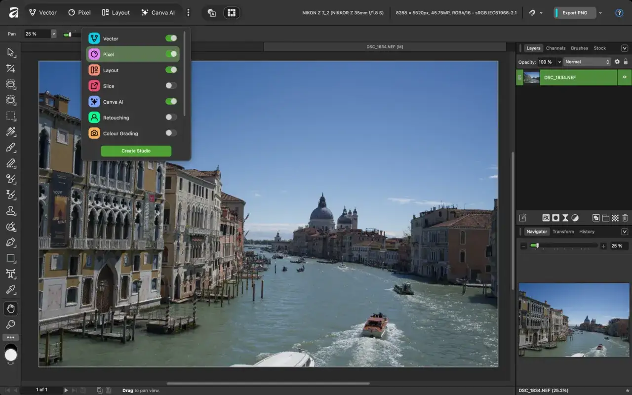 Gratis bildredigeringsprogram dator visar en vy av Venedig. Verktygsmenyn visar alternativ som Pixel och Canva AI.