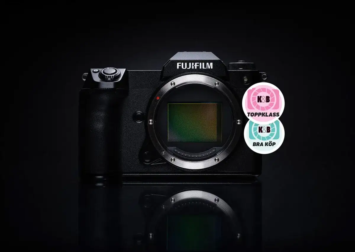 Fujifilm GFX 50S II, en toppklass och bra köp-kamera, visas med sin sensor.